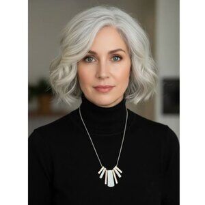 STATEMENT NECKLACE - Gold and crystal contemporary design